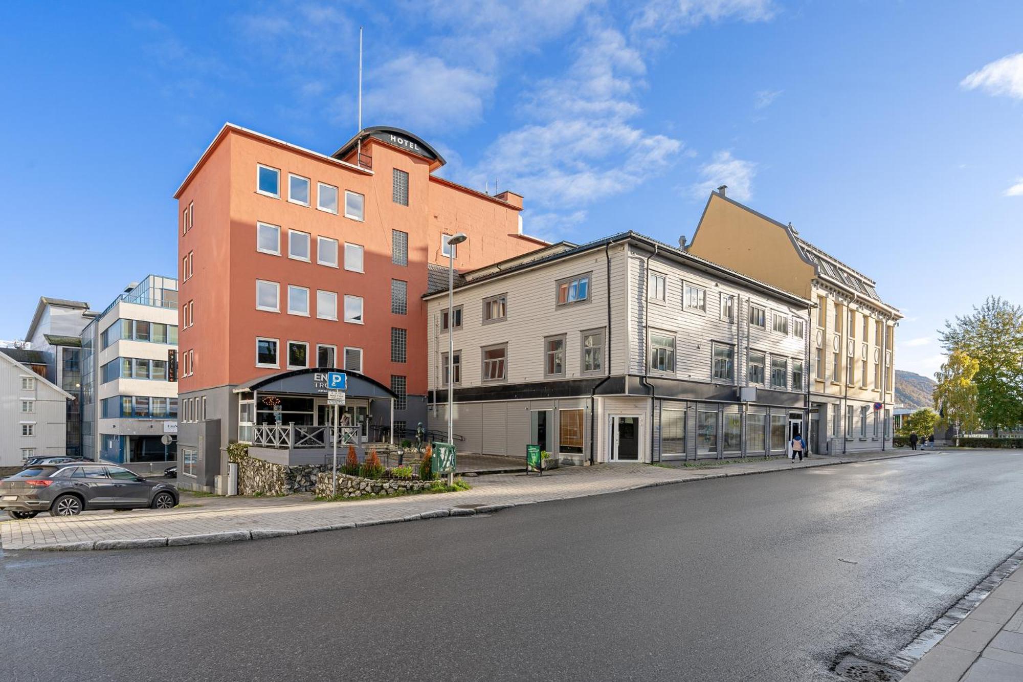 Enter Amalie 4*