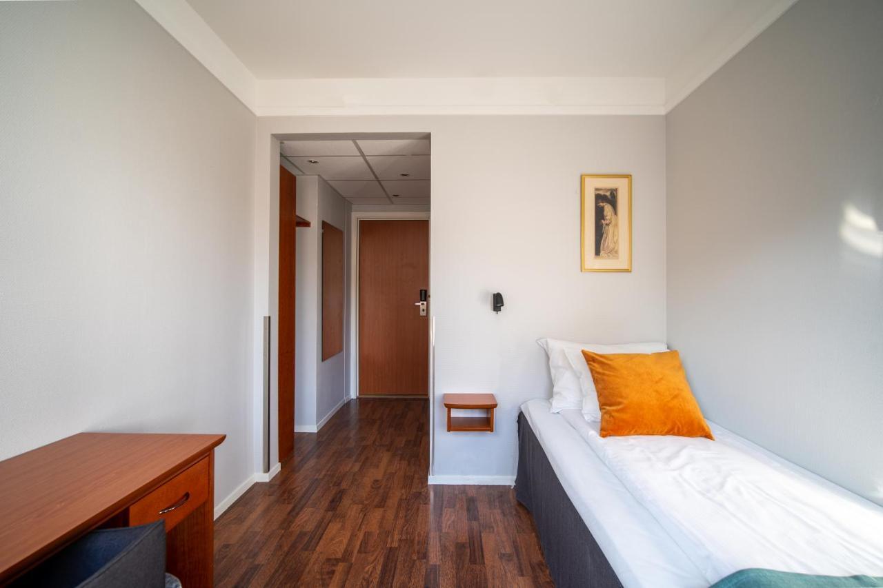 Enter Amalie 4*